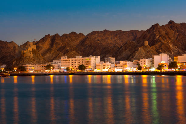 skyline del vecchio moscato - oman greater masqat fort tourism foto e immagini stock