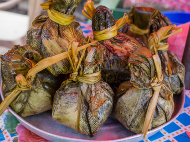 meat and rise wraped in palm leaves - iquitos imagens e fotografias de stock