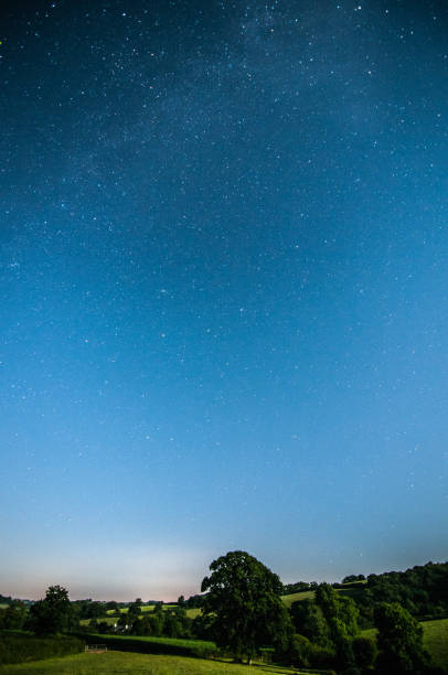 starry night over green field in devon, england - aky imagens e fotografias de stock