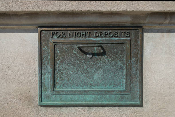 istock night deposit shout 824033354