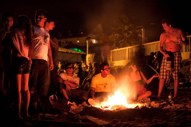 Montanita Mountaineer Ecuador Montañita Montanita, Santa Elena, Ecuador - February 5, 2012: A group of friends enjoying a bonfire at saturday night in Montañita, Ecuador. montanita ecuador stock pictures, royalty-free photos & images
