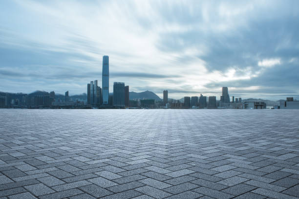 piso vacío con edificios modernos en el centro de la ciudad moderna en azul cielo - textured urban scene outdoors hong kong fotografías e imágenes de stock