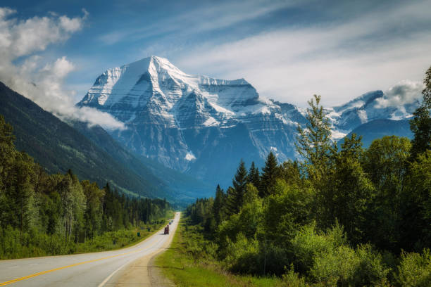 Yellowhead Highway in Mt. Robson Provincial Park, Canada Scenic Yellowhead Highway in Mt. Robson Provincial Park with Mount Robson in the background. canadian rockies photos stock pictures, royalty-free photos & images