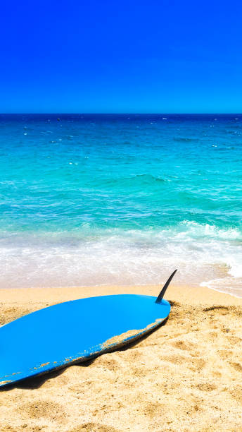 istock Beach, sea and surf background. Sandy beach, blue sky - Summer relax concept