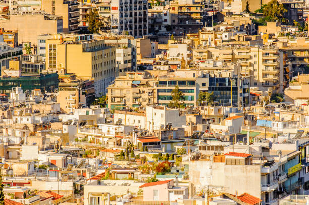 widok z lotu ptaka domów w atenach, stolicy grecji. - 16642 zdjęcia i obrazy z banku zdjęć