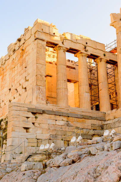 propylaea, gateway to the acropolis of athens. unesco world hetiage site. - 16312 imagens e fotografias de stock