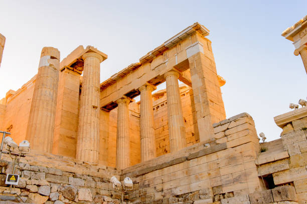 propileos, puerta de entrada a la acrópolis de atenas. hetiage mundial de la unesco sitio. - 16324 fotografías e imágenes de stock