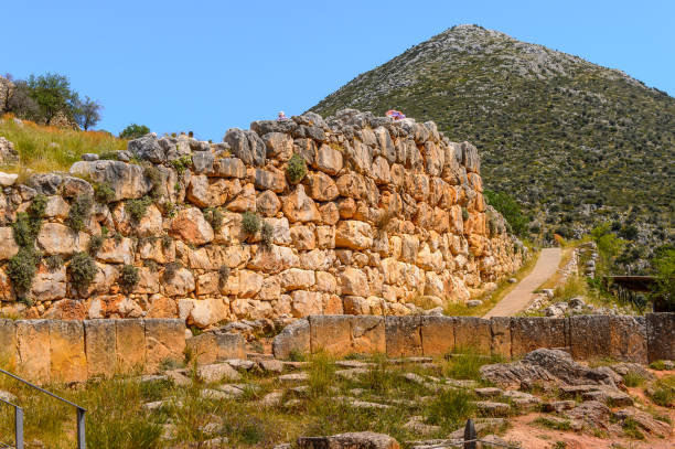 paredes de micenas, centro da civilização grega, peloponeso, grécia. mycenae é um famoso sítio arqueológico na grécia. património mundial da unesco - 16199 - fotografias e filmes do acervo