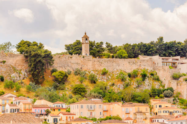 arquitetura de nafplio, uma cidade portuária no peloponeso, na grécia - 15838 - fotografias e filmes do acervo