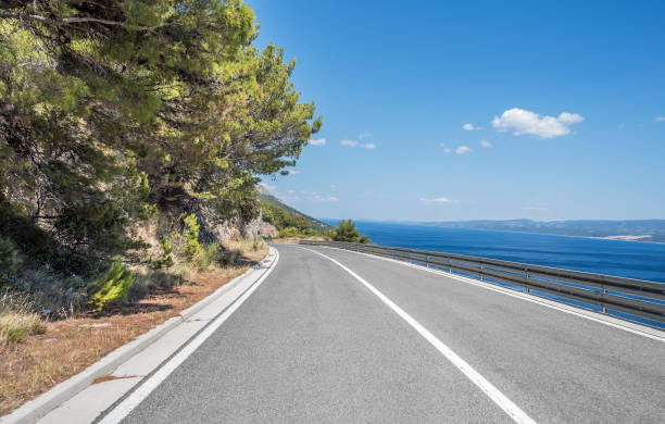 istock Asphalt highway in a sunny day 824325192