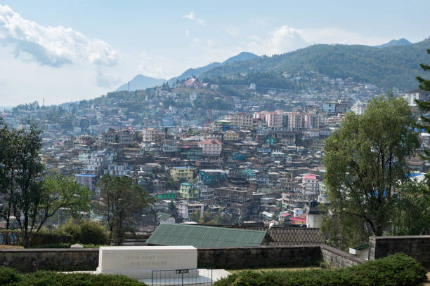 cemitério de guerra kohima em nagaland, índia - indiana world war memorial - fotografias e filmes do acervo