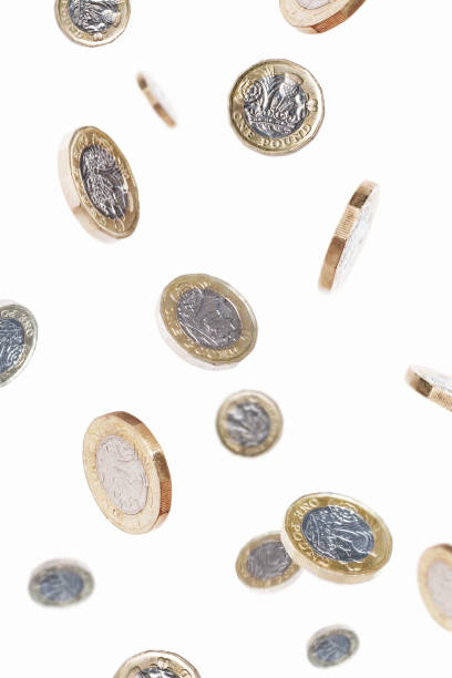new 2017 uk one pound coin - falling cash imagens e fotografias de stock