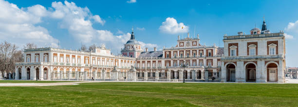 istock Square near the Palacio Real de Aranjuez, Spain 824552674