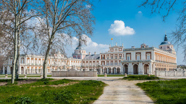 istock Square near the Palacio Real de Aranjuez, Spain 824552690