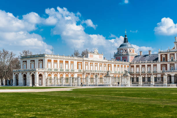Square near the Palacio Real de Aranjuez, Spain Square near the Palacio Real de Aranjuez, Spain aranjuez stock pictures, royalty-free photos & images