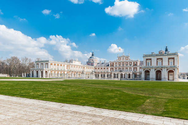 istock Square near the Palacio Real de Aranjuez, Spain 824552740