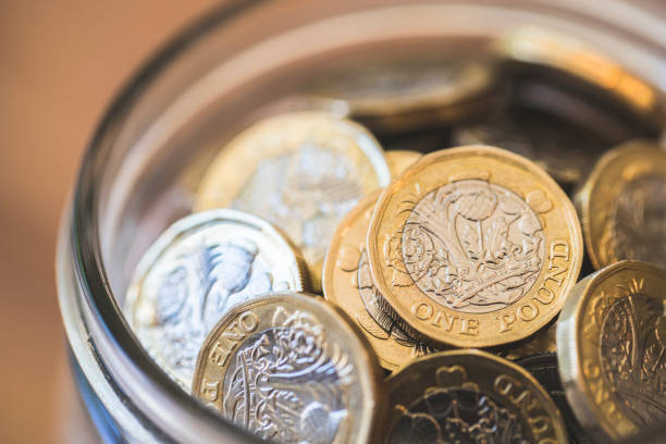 nova moeda de uma libra de 2017 uk - one pound coin coin currency british culture - fotografias e filmes do acervo