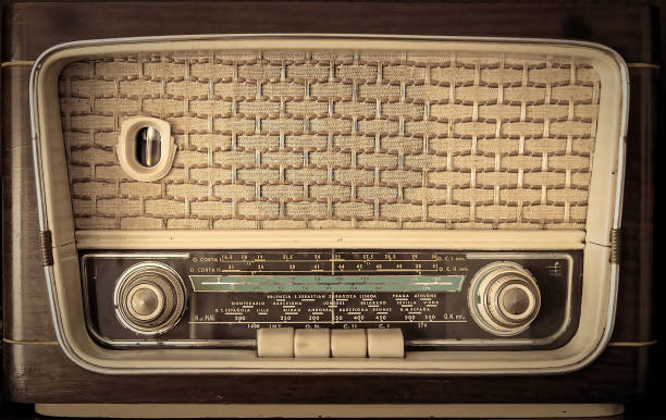 vintage tubo de radio - monte carlo audio fotografías e imágenes de stock