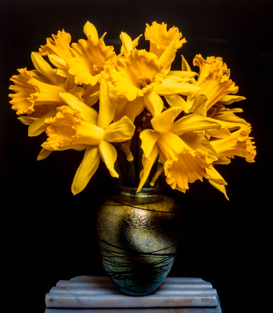 istock daffodil arrangement in vase 824620602