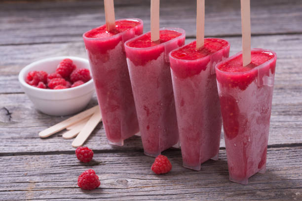 istock Colorful homemade popsicle 824630914