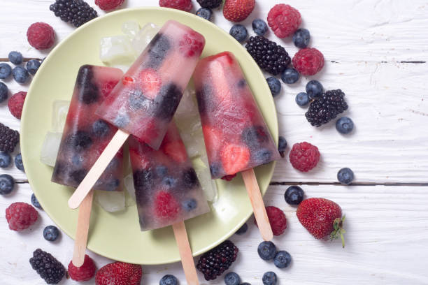 istock Colorful homemade popsicle 824630926