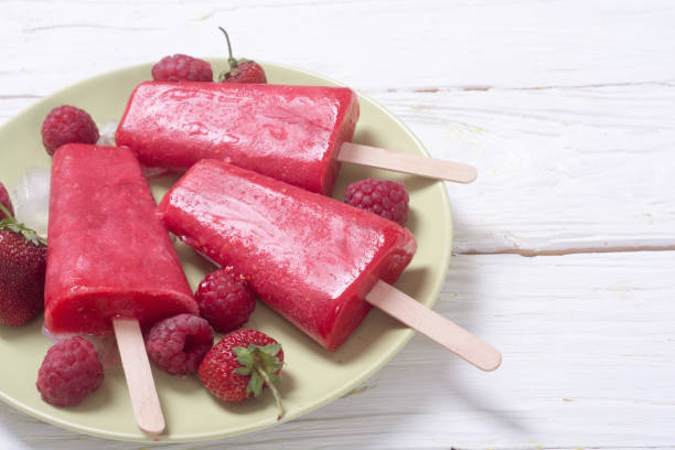 istock Colorful homemade popsicle 824630940