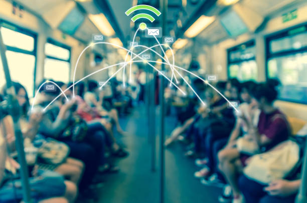 foto sfocata astratta dei passeggeri che utilizzano lo smartphone o il tablet per il social network in sky train, connessione e concetto di social network - business blurred motion text messaging defocused foto e immagini stock