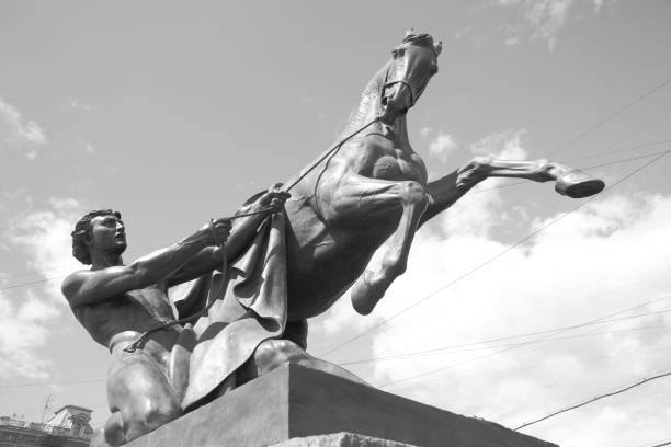 istock Horse tamers sculpture on Anichkov Bridge 824669536