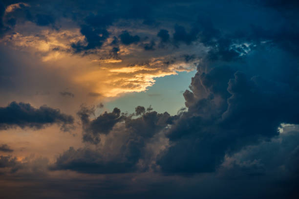 Nubes de tormenta - foto de stock