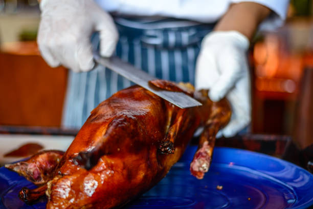 istock Chinese Chef chopping serving  Peking duck 824693550