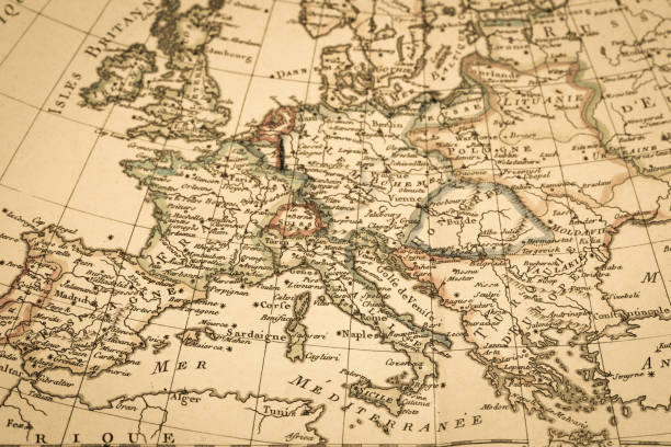 antiguo mapa antiguo - europa continente fotos fotografías e imágenes de stock