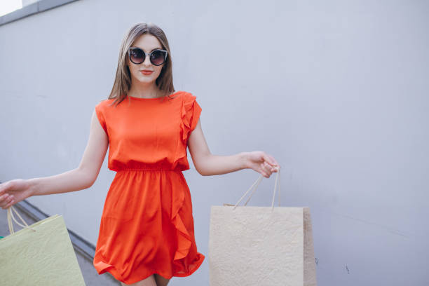 istock girl is shopping 824726838