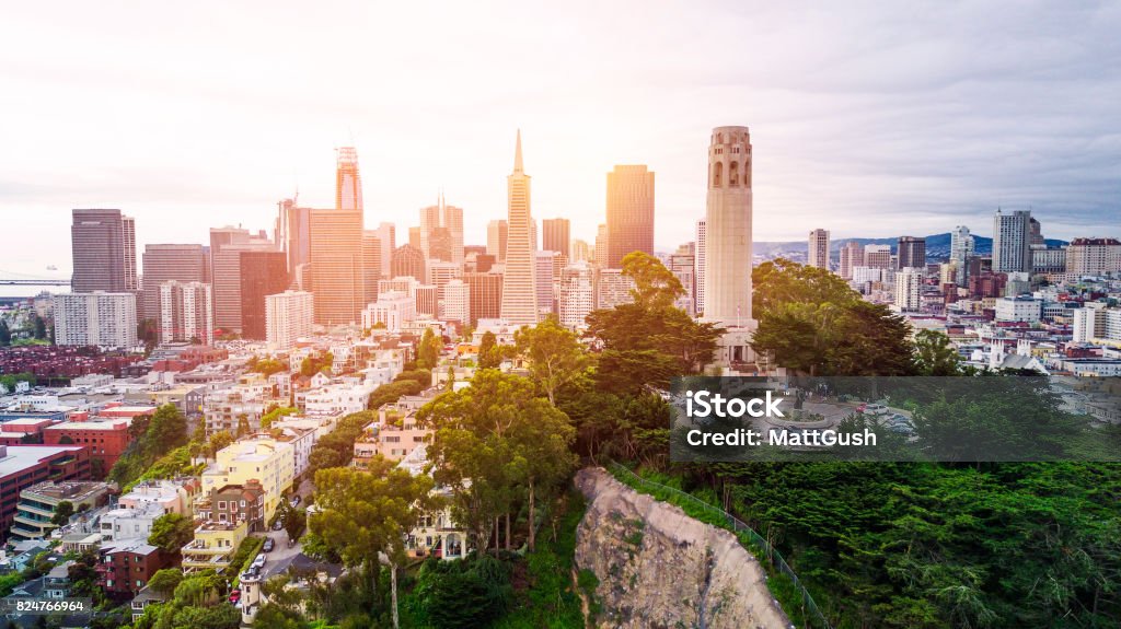 Horizonte de Coit Tower - Foto de stock de San Francisco libre de derechos