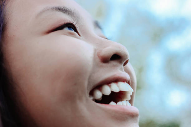 hipster asian girl california meridionale - sunset vacations orange glowing foto e immagini stock