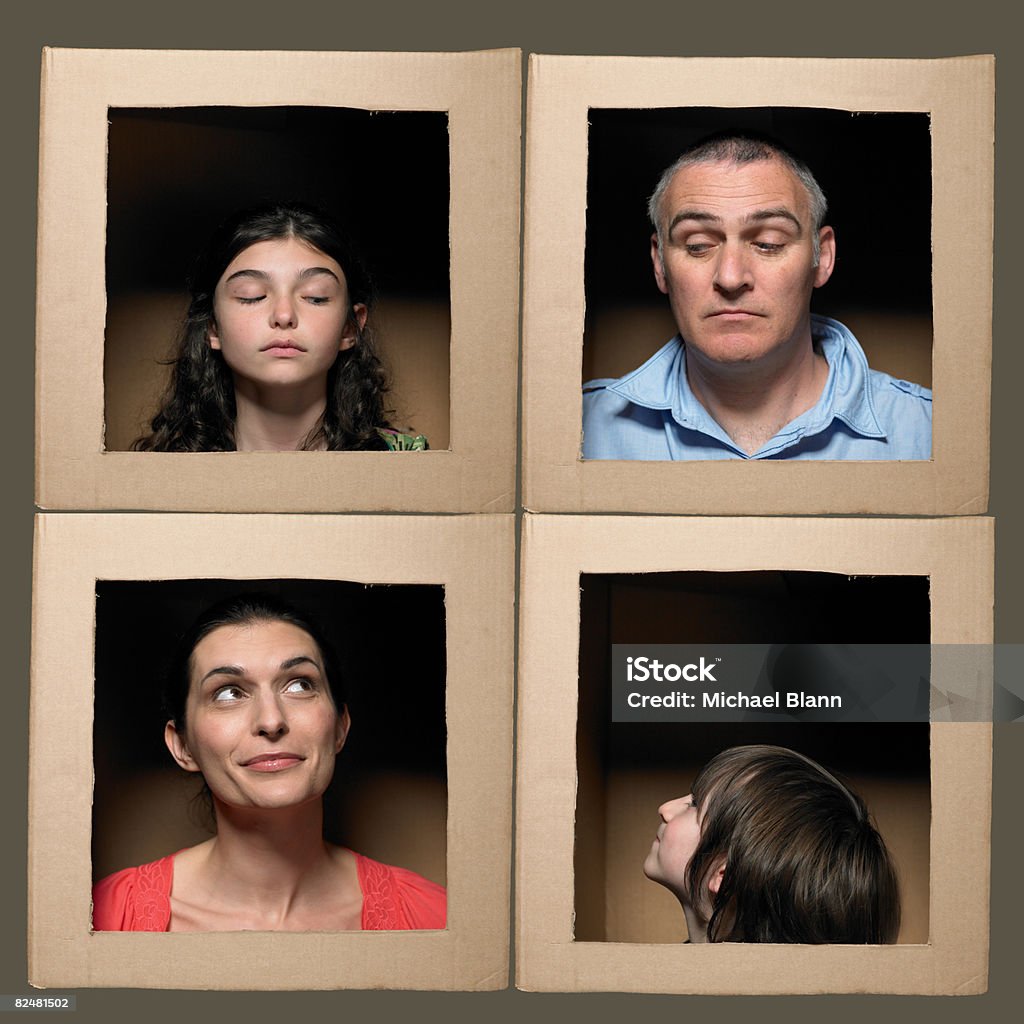 Familie mit Köpfen in Schachteln ziehen Gesichter - Lizenzfrei Mutter Stock-Foto