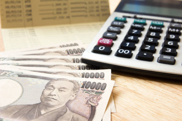 cuenta passbok, yen japonés, calculadora de ahorro - bill bank statement calculator banking document fotografías e imágenes de stock