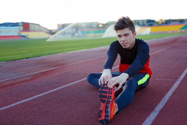 Young athlete doing an exercise in training - fotografia de stock