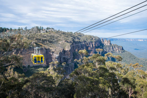 ブルー ・ マウンテンズ国立公園、ニューサウス ウェールズ、オーストラリアでケーブル空道ツアー。 - passion mountain range mountain national park ストックフォトと画像