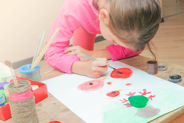 istock child dips a finger in paint what to draw 824879910