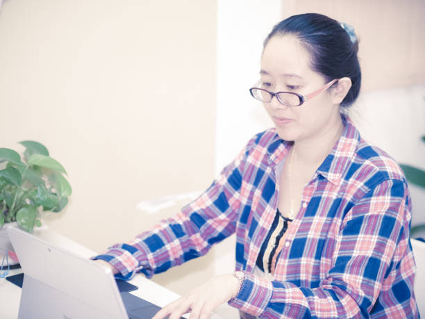 istock Business woman 824887046