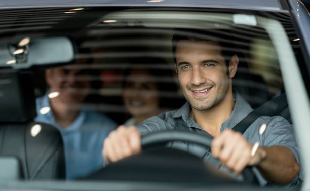 crowdsource taxi driver driving a couple of customers - car test drive car rental women imagens e fotografias de stock