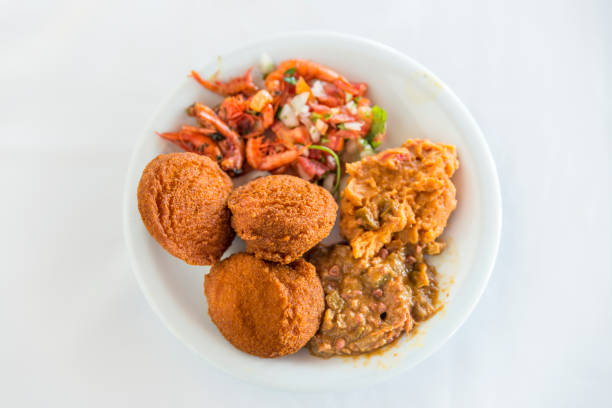 camarón de vatapá de acarajé típico plato salvador bahia - akara fotografías e imágenes de stock