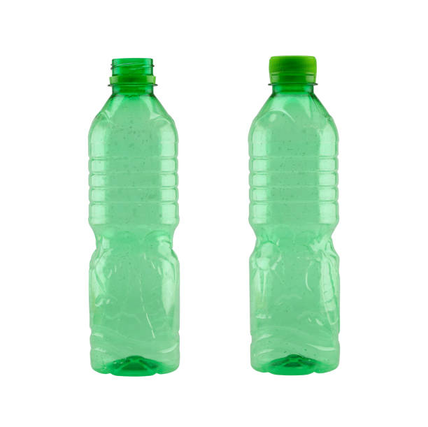 緑のプラスチック ボトルは、白い背景の上分離され、クリッピング パスが簡単に展開します。 - green waste ストックフォトと画像