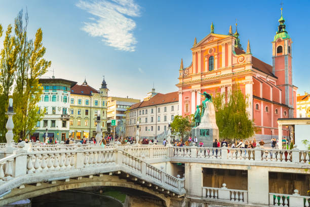 preseren 正方形と受胎告知、リュブリャナ、スロベニア、ヨーロッパのフランシスコ会の教会。 - europe travel destinations horizontal slovenia ストックフォトと画像