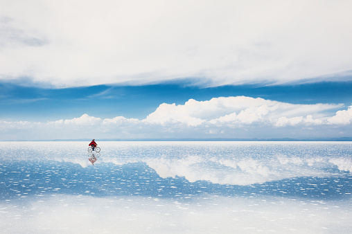 Sal plana Salar de Uyuni, Bolivia photo