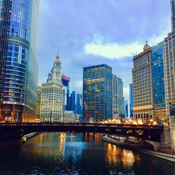 istock View of Chicago River and Wabash Avenue Bridge 825208674