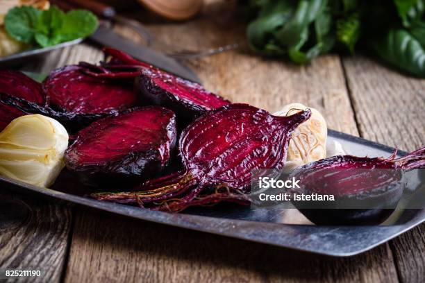 Запеченная свекла-фри - это вкусное и полезное блюдо, которое отлично подходит для тех, кто хочет сделать свой рацион более разнообразным и здоровым. Свекла - это овощ, богатый витаминами и минералами, который способствует укреплению иммунной системы и повышению выносливости. Приготовление запеченной свекла-фри не требует особых навыков и занимает минимум времени.