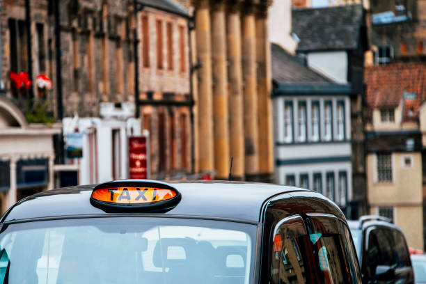 detalle de taxi inglés - black cab fotografías e imágenes de stock