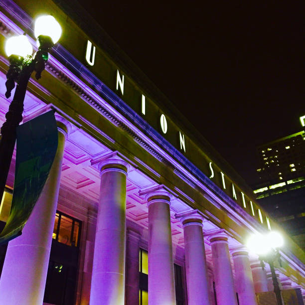 シカゴ、イリノイ州の夜のユニオン駅 - union station chicago ストックフォトと画像