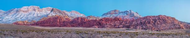 赤い岩のラスベガス - red rock canyon national conservation area ストックフォトと画像